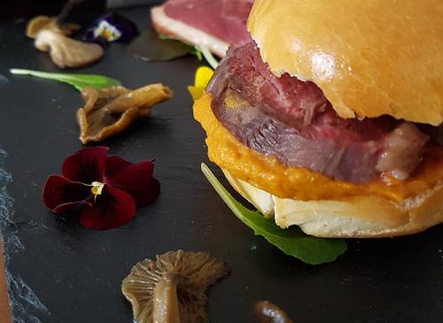 Burger d’automne au magret, courge rôtie et champignons