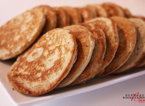 Salmon blinis with rose sauce