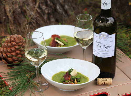 Gaspacho aux asperges, canard fumé et pignons