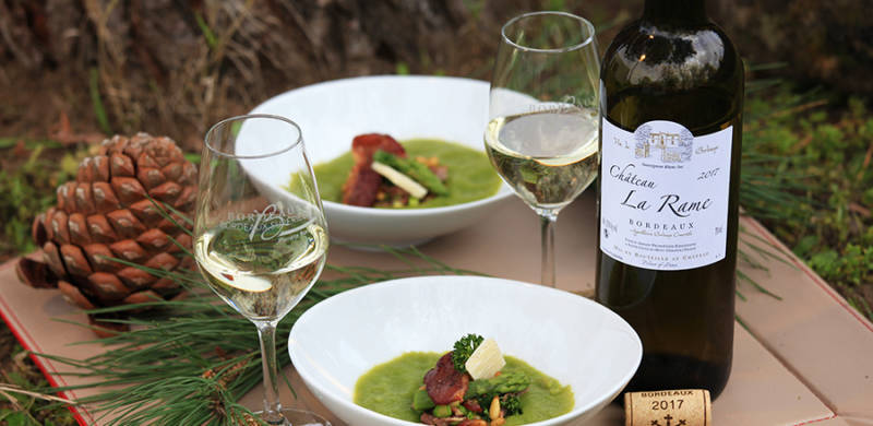 Gaspacho aux asperges, canard fumé et pignons