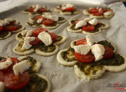 Mini Pezze aux Pesto, Tomates Cerises Mozzarella