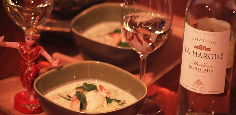 Green curry with Saint-jacques and prawns