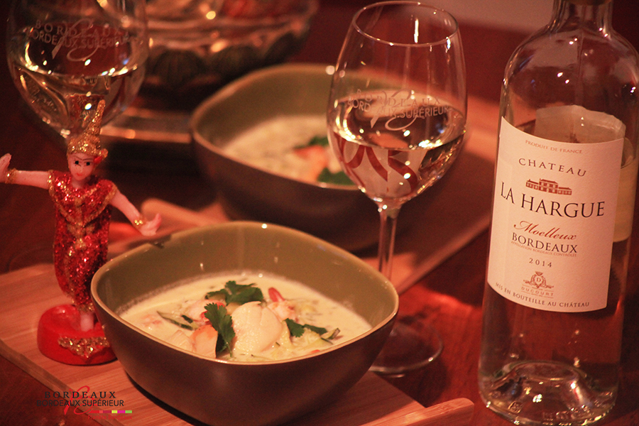 Green curry with Saint-jacques and prawns