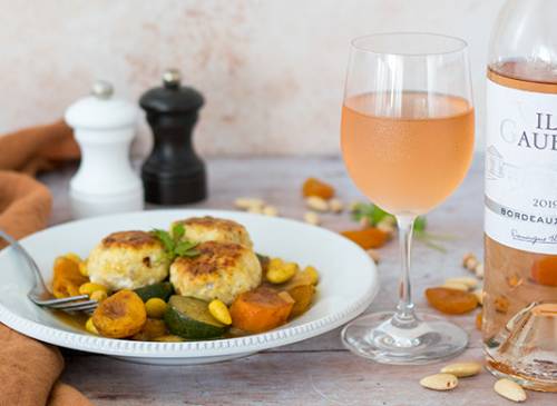 Tajine de boulettes de poulet aux abricots et aux amandes