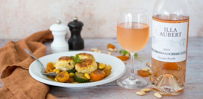 Tajine de boulettes de poulet aux abricots et aux amandes