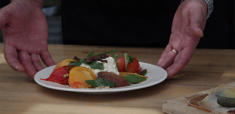 Beefsteak tomato à la burrata with pistou sauce